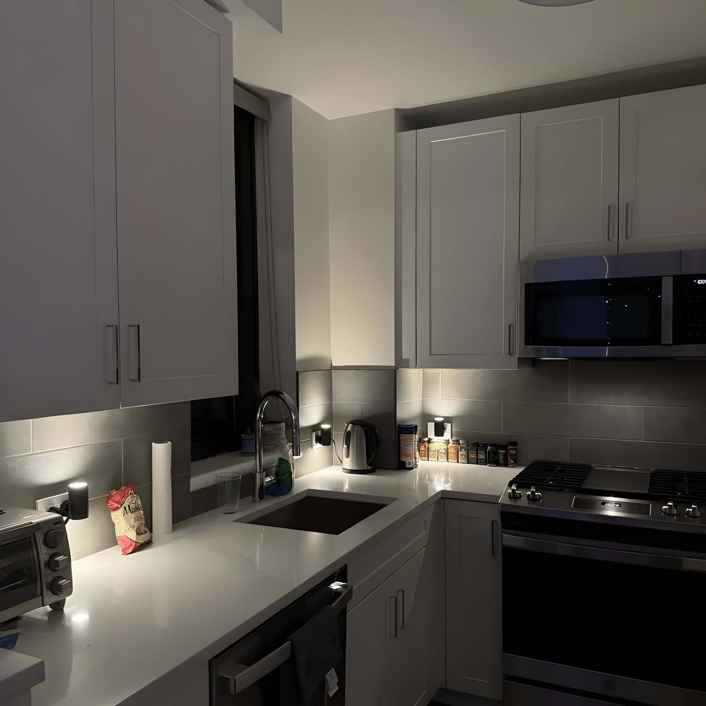 Lampka nocna LED z czujnikiem ruchu