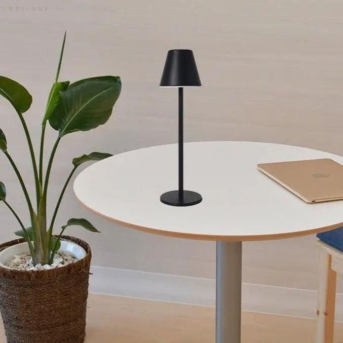 Bezprzewodowa lampa stołowa LED z aluminium